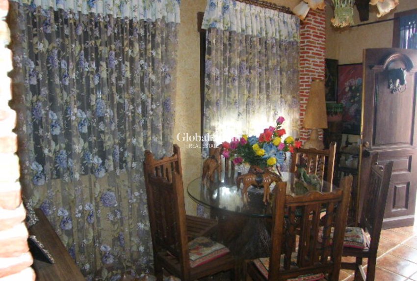 Wederverkoop - HUIS -
DAYA NUEVA - Costa Blanca