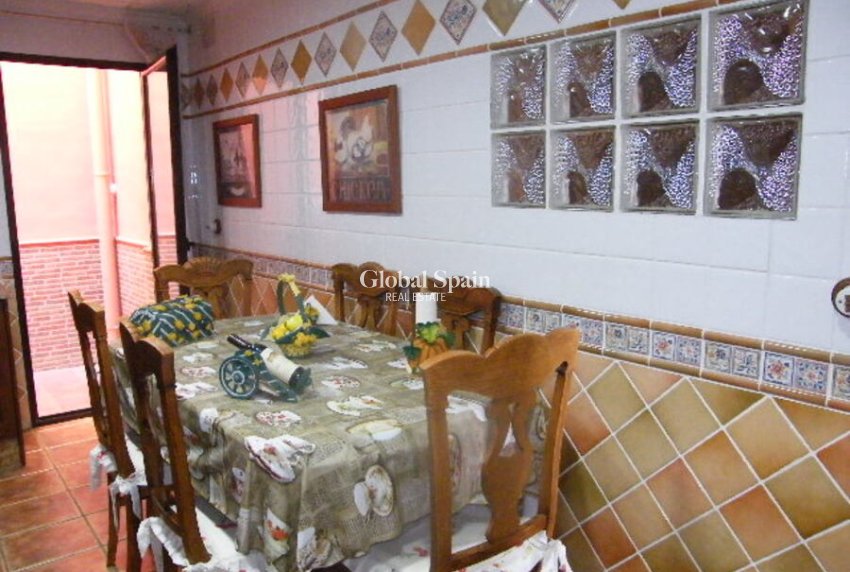 Wederverkoop - HUIS -
DAYA NUEVA - Costa Blanca