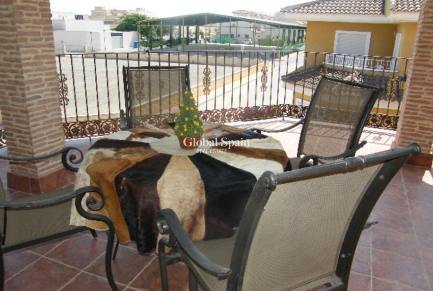 Wederverkoop - HUIS -
DAYA NUEVA - Costa Blanca