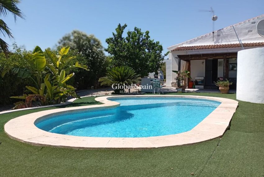 Wederverkoop - HUIS -
DAYA NUEVA - Costa Blanca