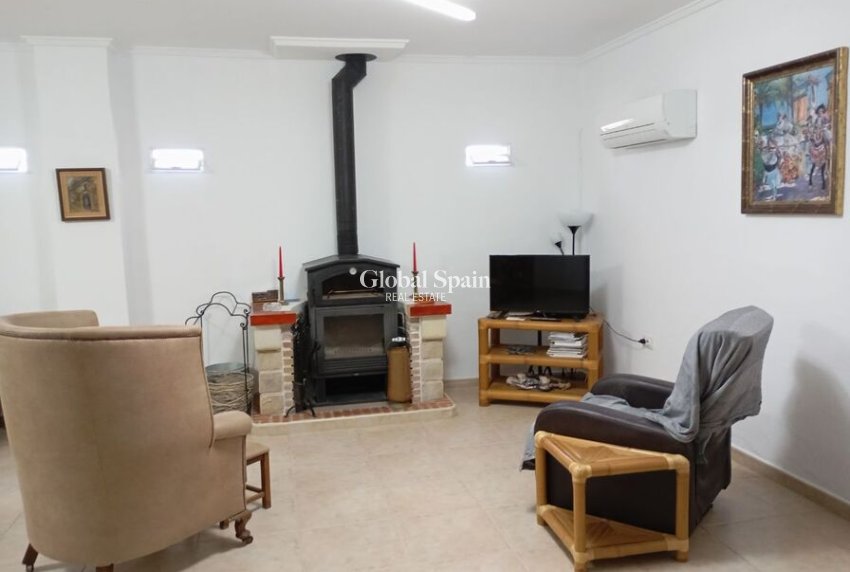 Wederverkoop - HUIS -
DAYA NUEVA - Costa Blanca