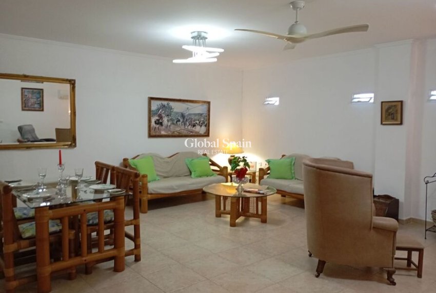 Wederverkoop - HUIS -
DAYA NUEVA - Costa Blanca