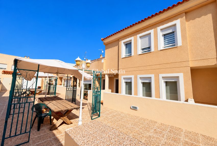 Wederverkoop - HUIS -
DAYA NUEVA - Costa Blanca