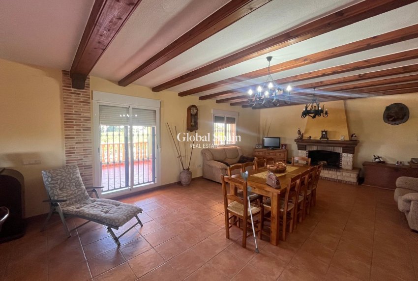 Wederverkoop - HUIS -
DAYA NUEVA - La Bodega