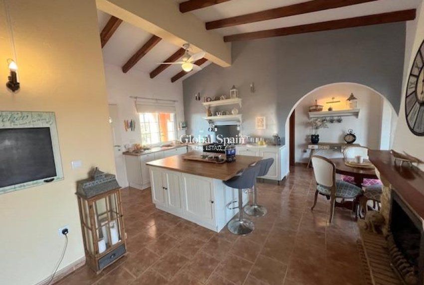 Wederverkoop - HUIS -
DOLORES - Comunidad Valenciana