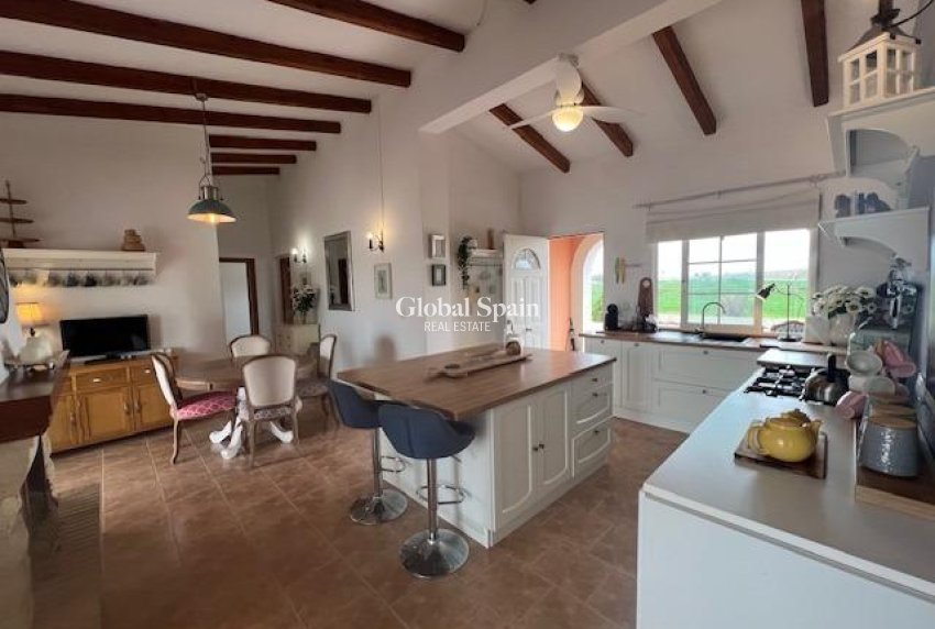 Wederverkoop - HUIS -
DOLORES - Comunidad Valenciana