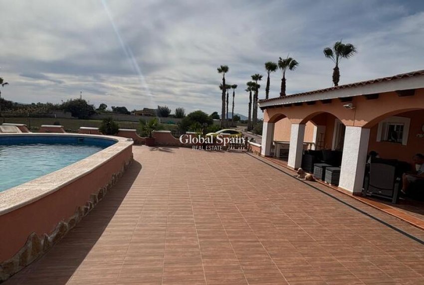 Wederverkoop - HUIS -
DOLORES - Costa Blanca