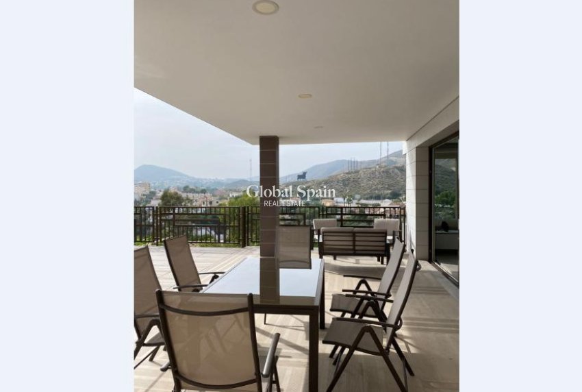 Wederverkoop - HUIS -
EL CAMPELLO - Costa Blanca