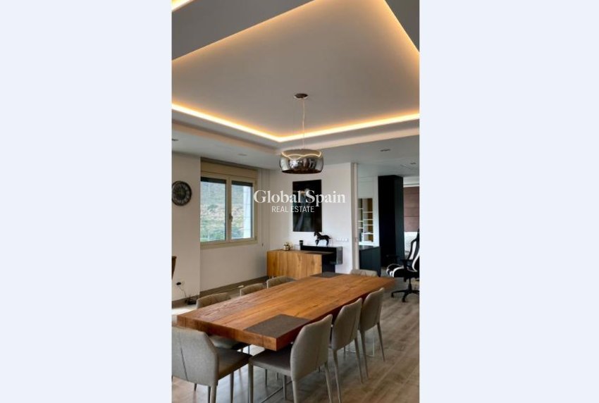 Wederverkoop - HUIS -
EL CAMPELLO - Costa Blanca