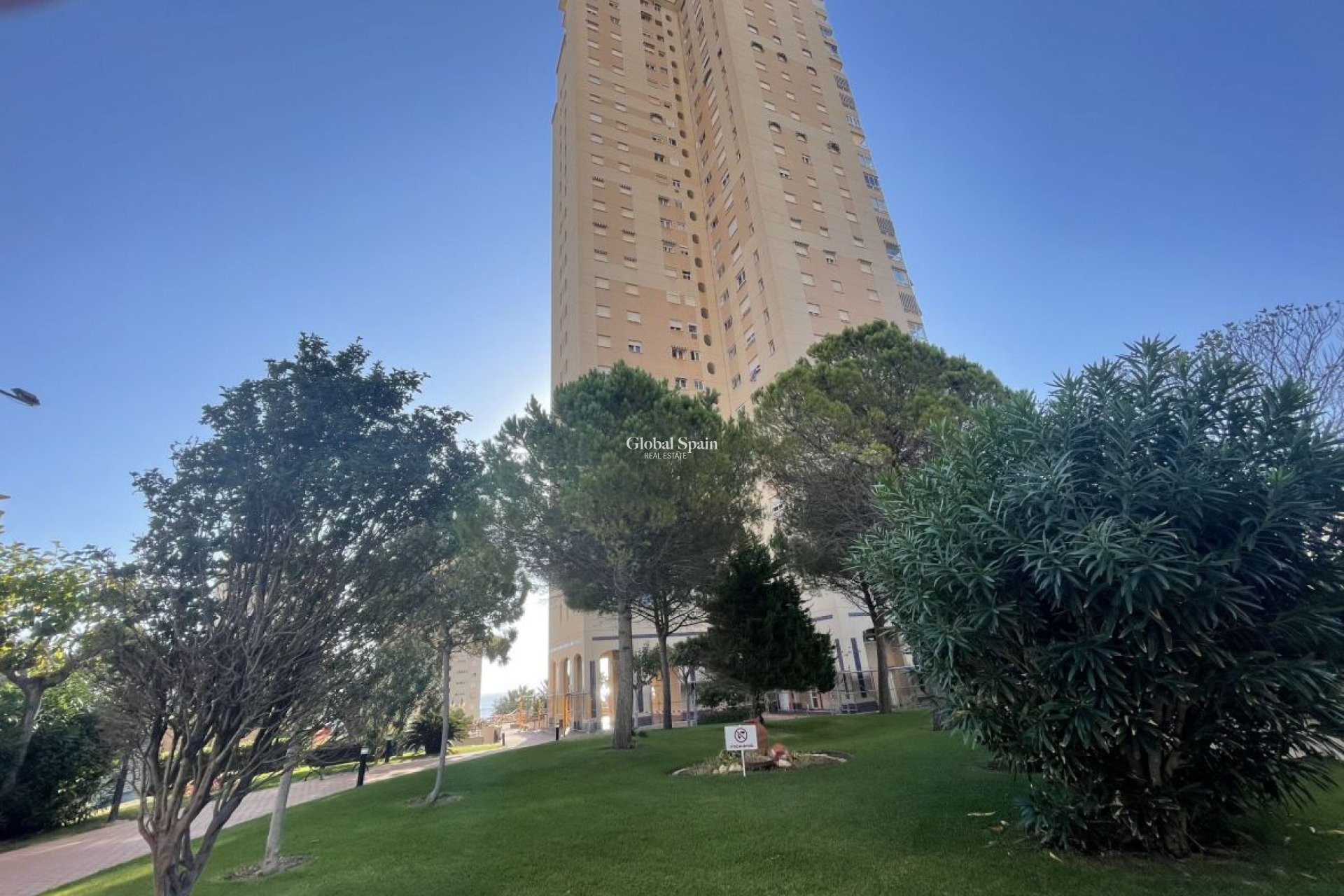 Wederverkoop - HUIS -
EL CAMPELLO - Costa Blanca