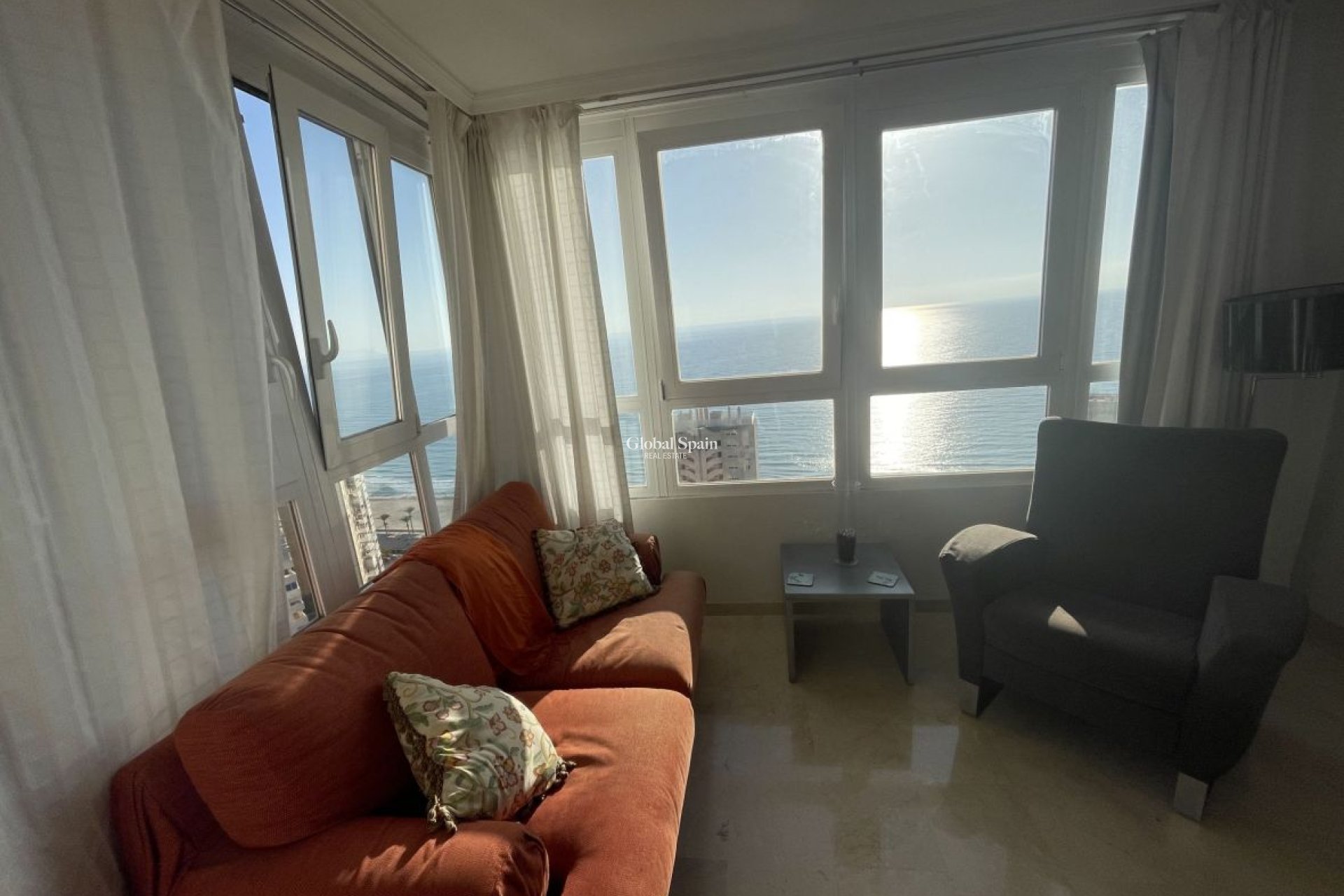 Wederverkoop - HUIS -
EL CAMPELLO - Costa Blanca