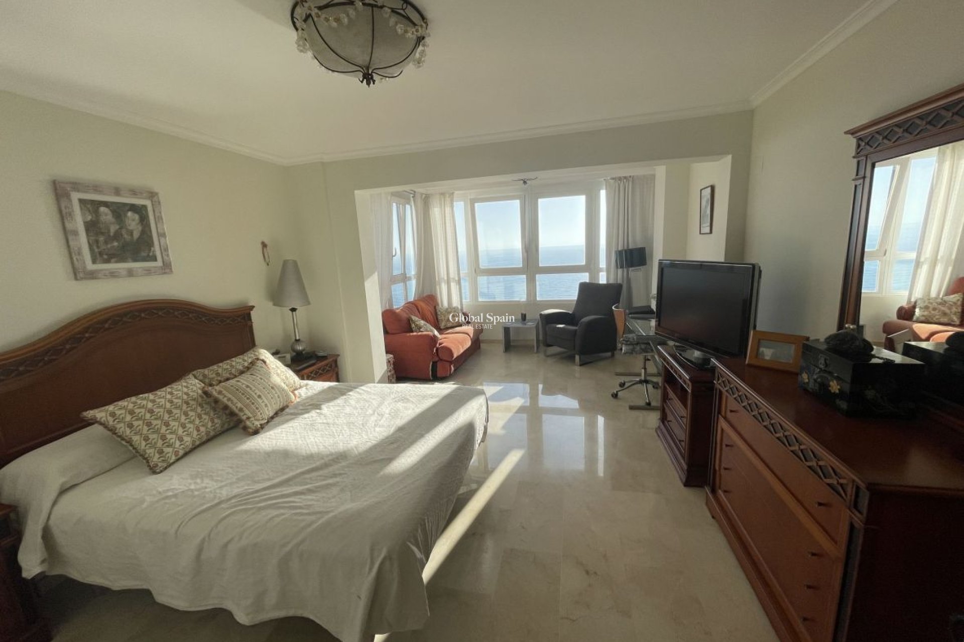 Wederverkoop - HUIS -
EL CAMPELLO - Costa Blanca