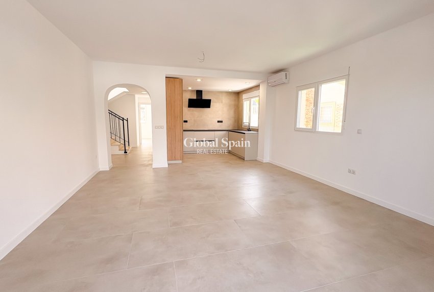 Wederverkoop - HUIS -
EL CAMPELLO - Pueblo Acantilado - Venta Lanuza