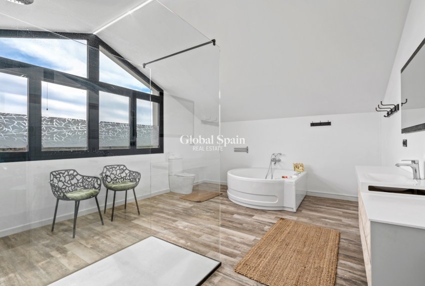 Wederverkoop - HUIS -
EL ESPARRAGAL - Inland