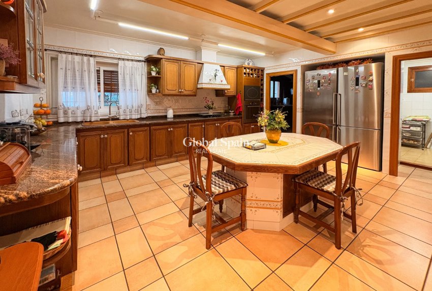 Wederverkoop - HUIS -
ELCHE - Altzabares Alto