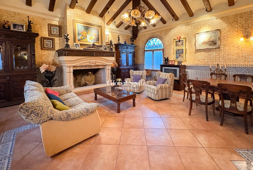 Wederverkoop - HUIS -
ELCHE - Altzabares Alto