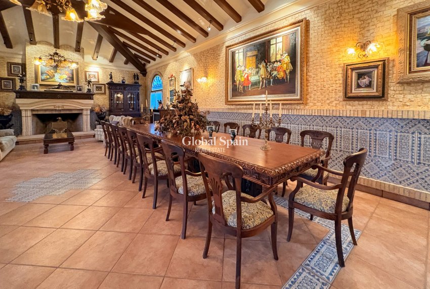 Wederverkoop - HUIS -
ELCHE - Altzabares Alto