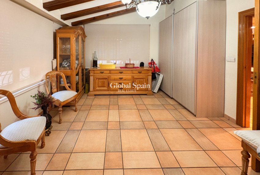 Wederverkoop - HUIS -
ELCHE - Altzabares Alto