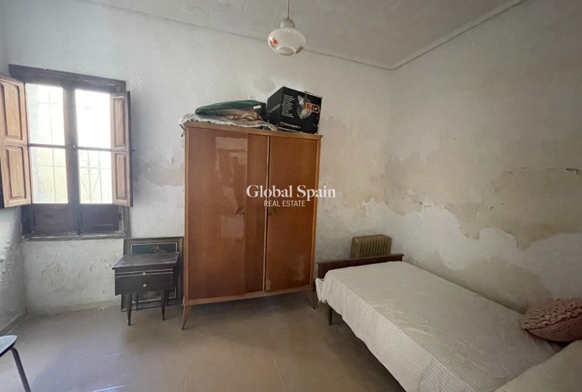 Wederverkoop - HUIS -
ELCHE - Costa Blanca