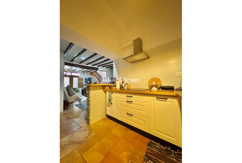 Wederverkoop - HUIS -
FINESTRAT - Costa Blanca