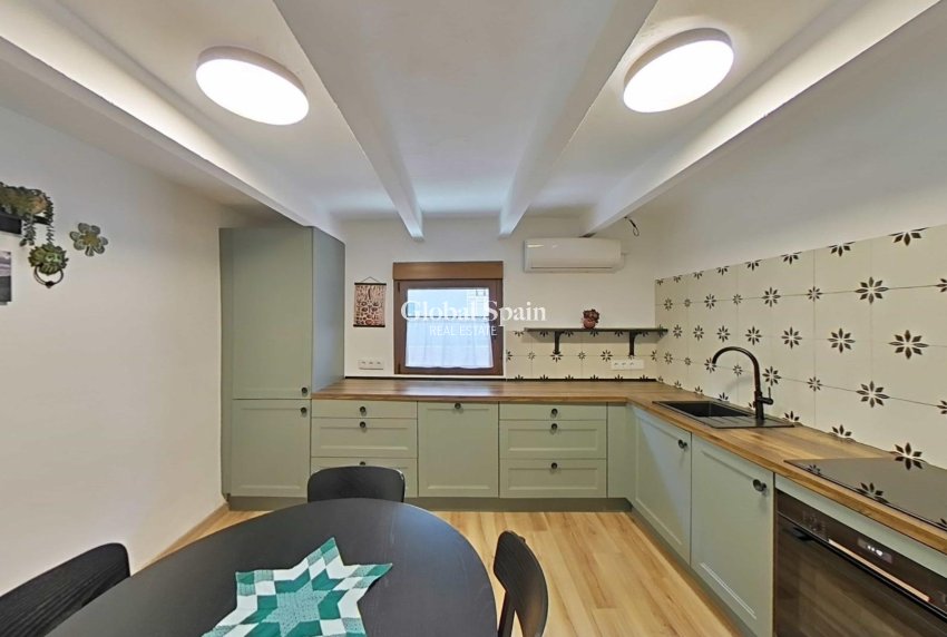 Wederverkoop - HUIS -
FORMENTERA DEL SEGURA - Centro