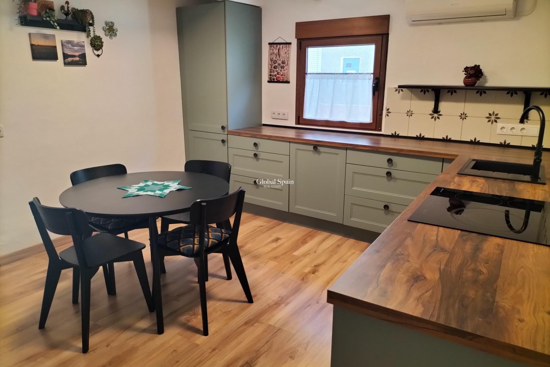 Wederverkoop - HUIS -
FORMENTERA DEL SEGURA - Centro