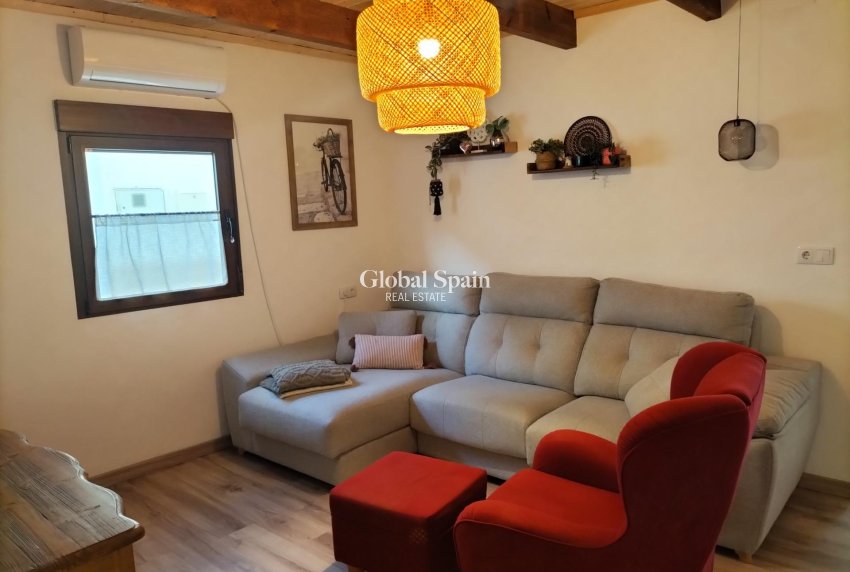 Wederverkoop - HUIS -
FORMENTERA DEL SEGURA - Centro