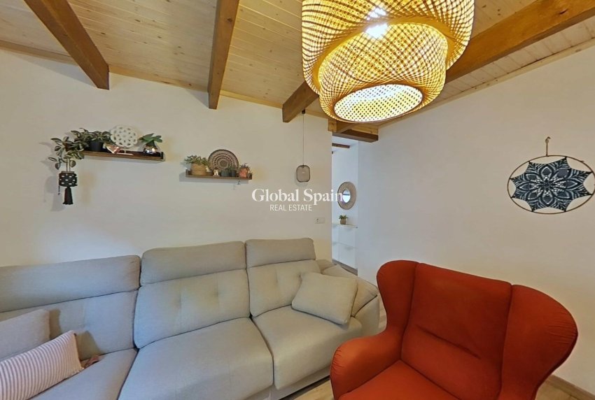 Wederverkoop - HUIS -
FORMENTERA DEL SEGURA - Centro
