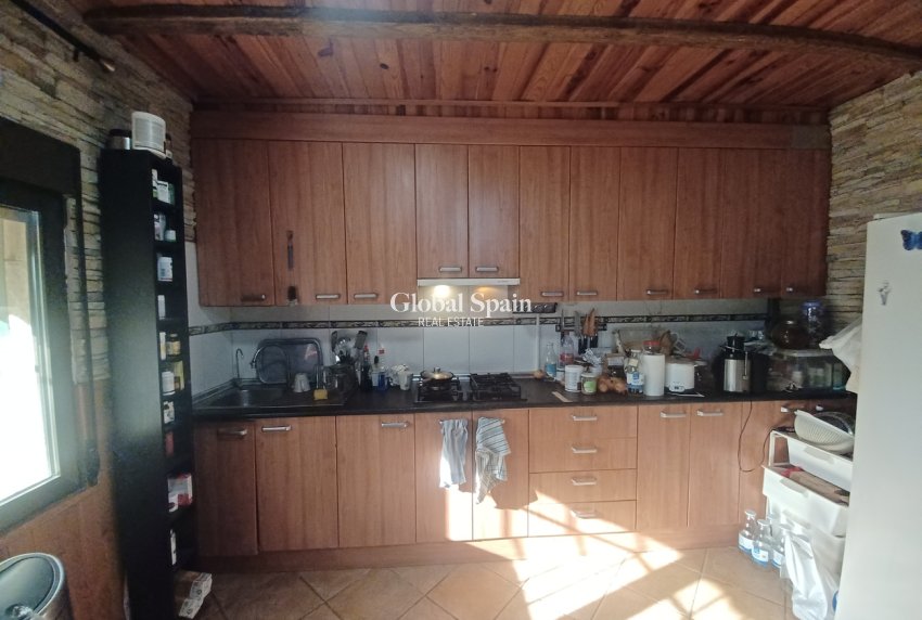 Wederverkoop - HUIS -
GEA Y TRUYOLS - Inland