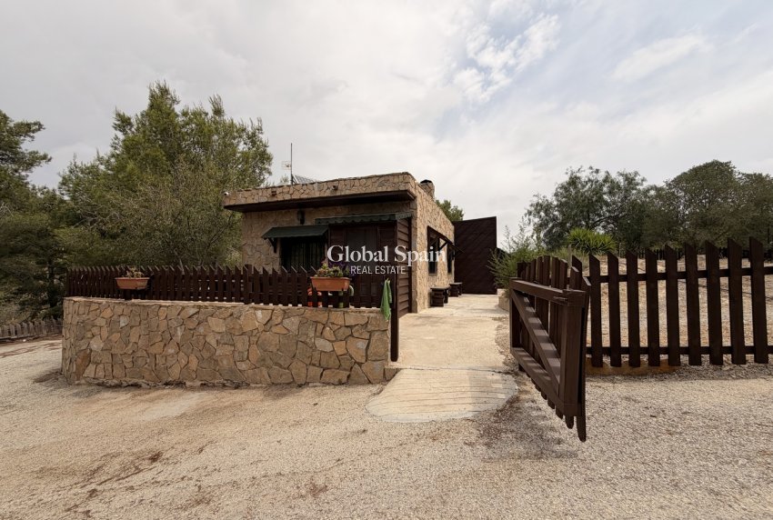 Wederverkoop - HUIS -
GEA Y TRUYOLS - Sierra de Columbares Natural Park