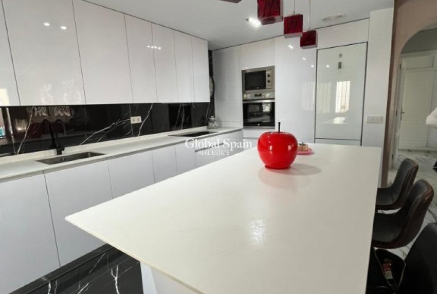 Wederverkoop - HUIS -
GRAN ALACANT - Costa Blanca