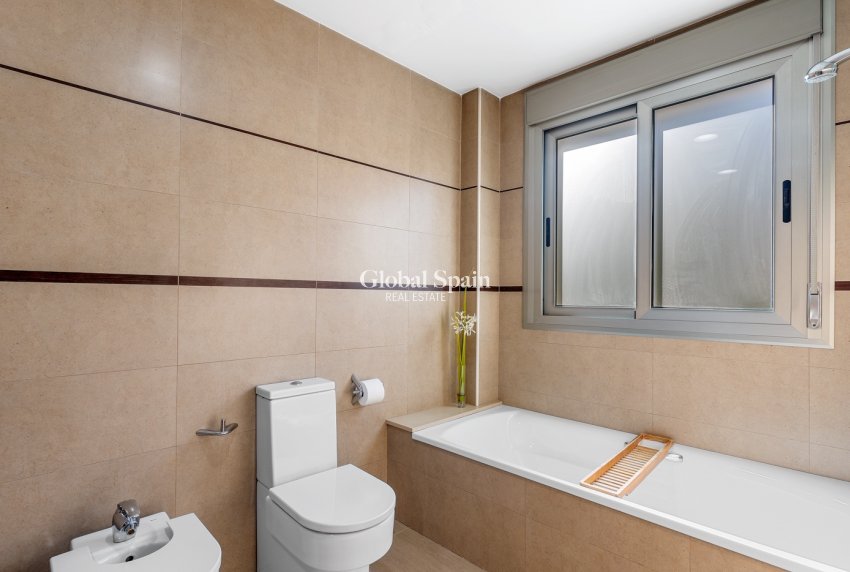 Wederverkoop - Huis -
GUARDAMAR DEL SEGURA