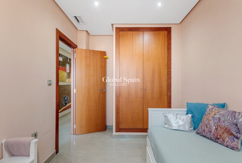 Wederverkoop - Huis -
GUARDAMAR DEL SEGURA