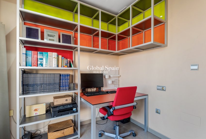 Wederverkoop - Huis -
GUARDAMAR DEL SEGURA