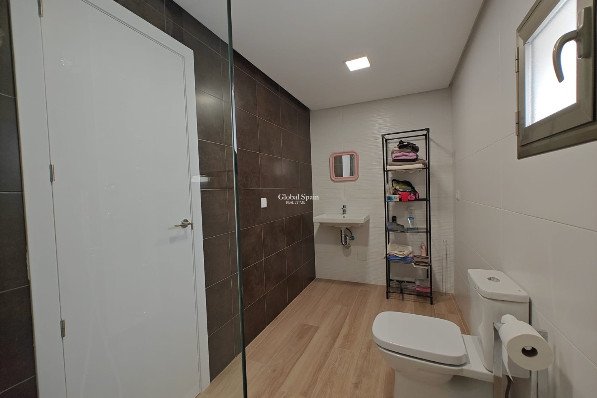 Wederverkoop - Huis - Halfvrijstaande woning -
COX - Cox