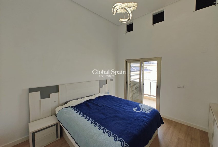 Wederverkoop - Huis - Halfvrijstaande woning -
COX - Cox