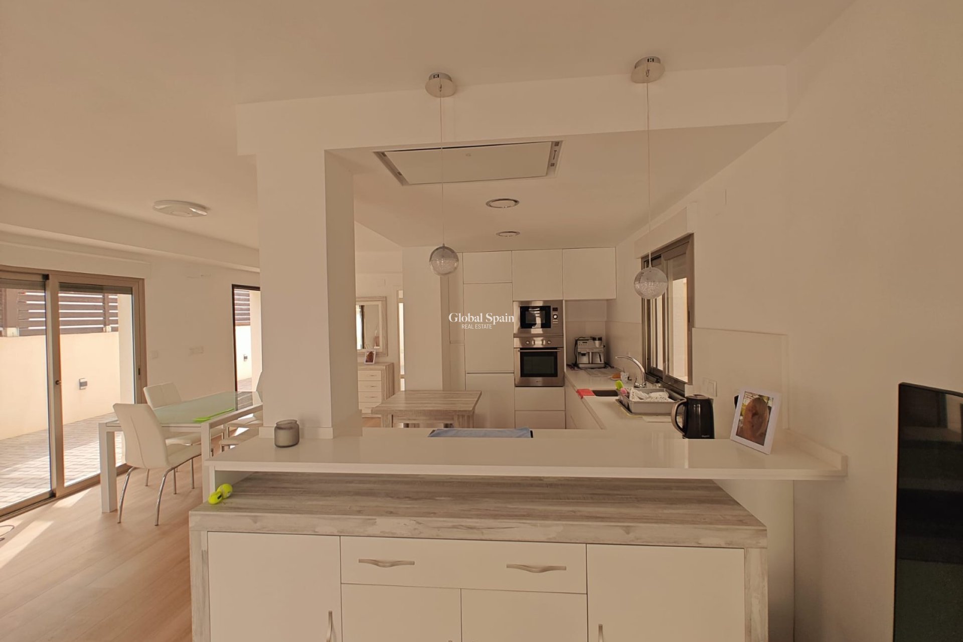 Wederverkoop - Huis - Halfvrijstaande woning -
COX - Cox