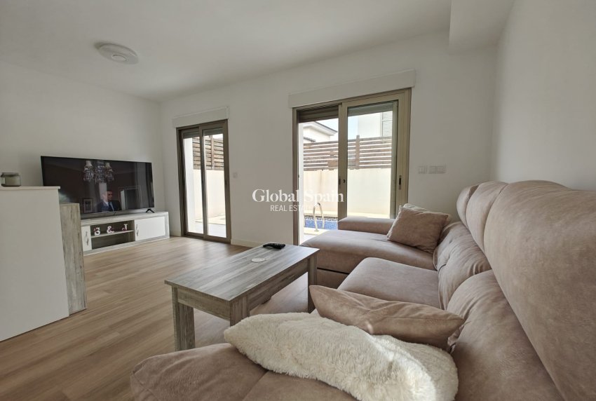 Wederverkoop - Huis - Halfvrijstaande woning -
COX - Cox