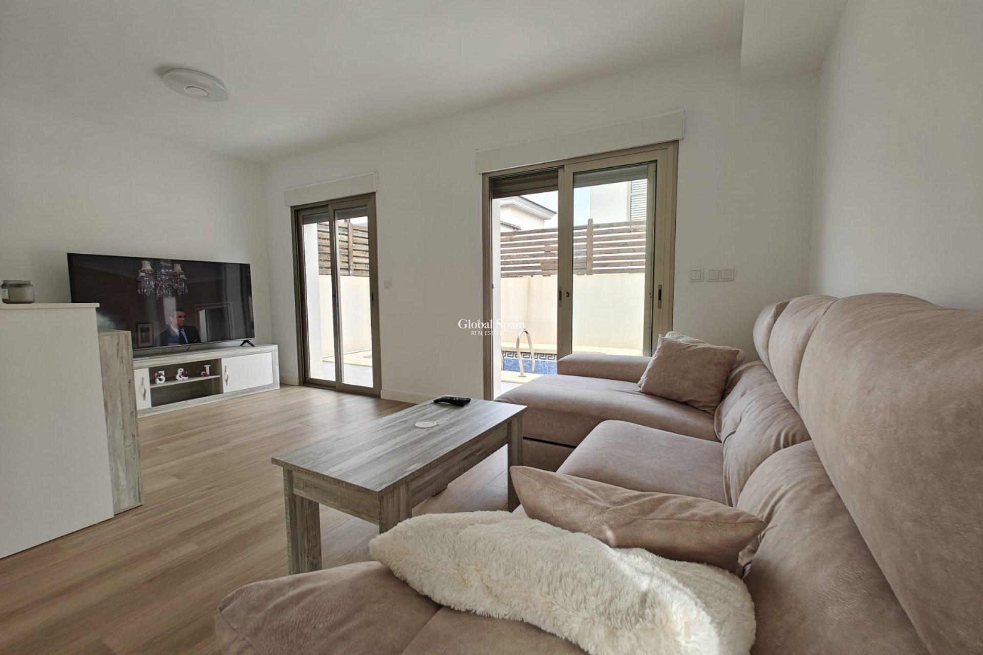 Wederverkoop - Huis - Halfvrijstaande woning -
COX - Cox