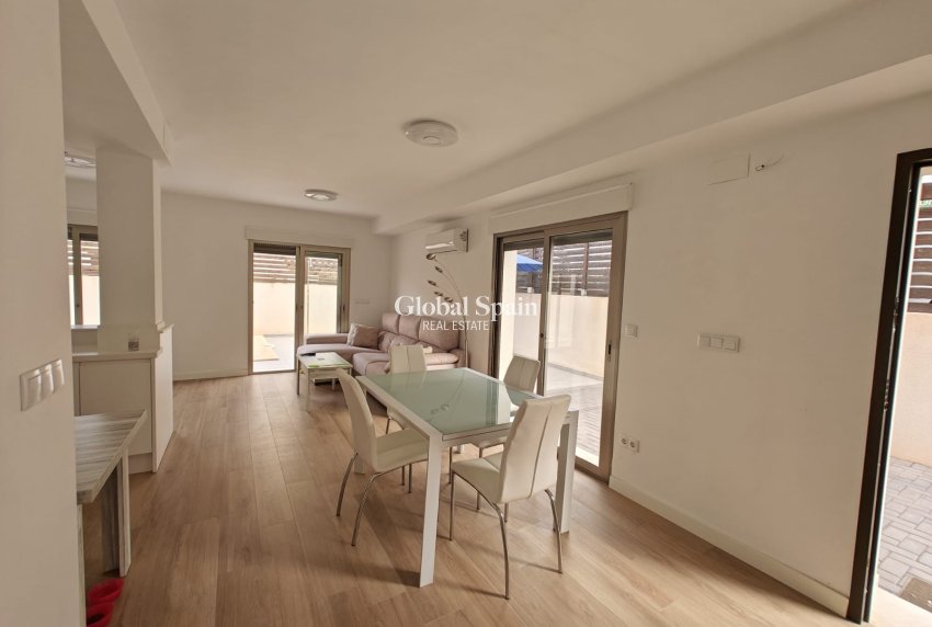 Wederverkoop - Huis - Halfvrijstaande woning -
COX - Cox