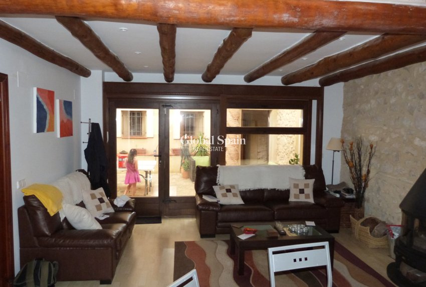 Wederverkoop - HUIS -
Ibi - Ibi - Country