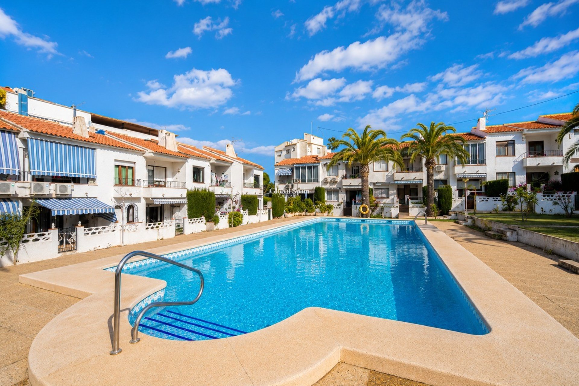 Wederverkoop - HUIS -
L'ALBIR - center