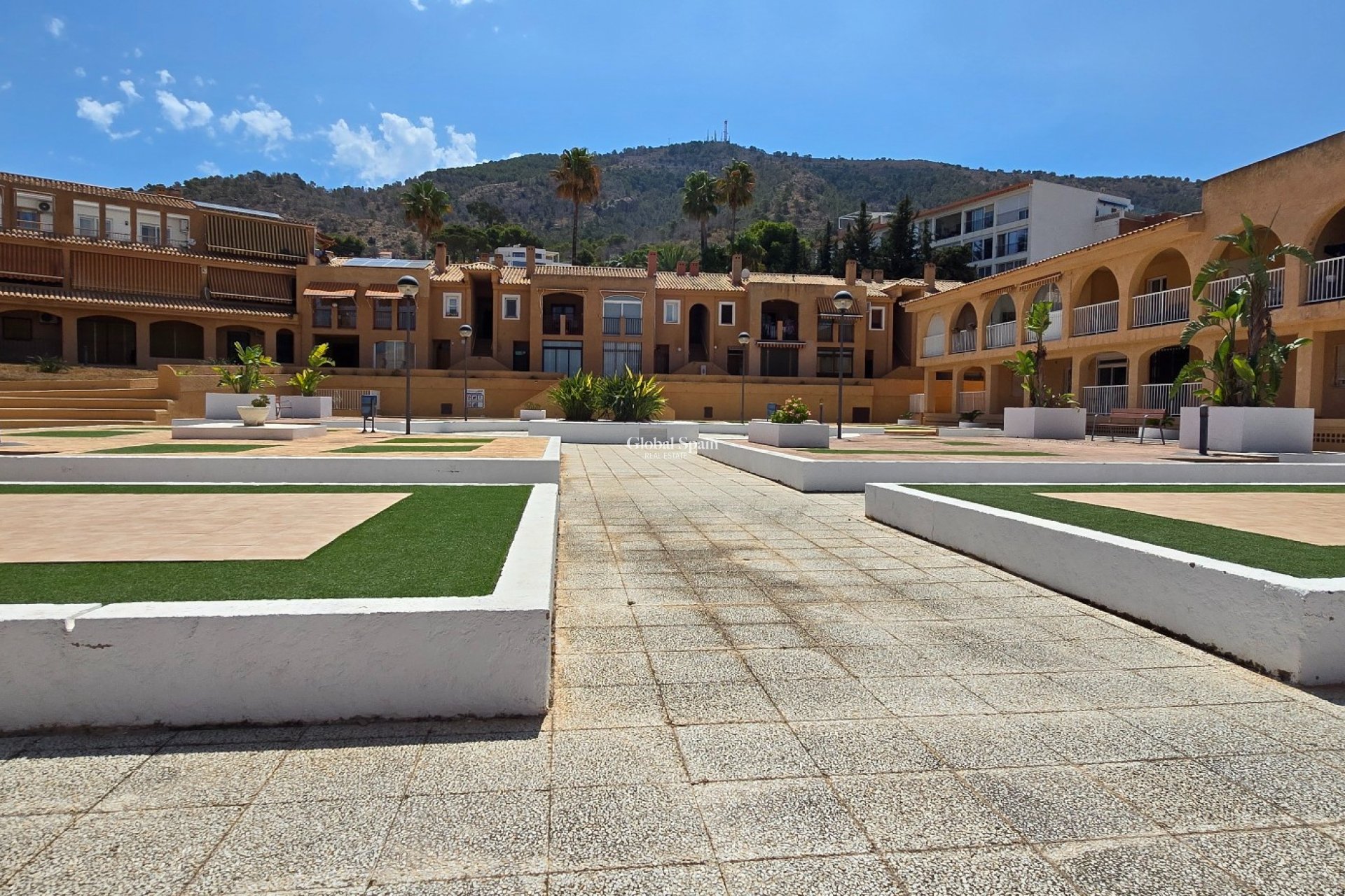 Wederverkoop - HUIS -
L'ALBIR - center