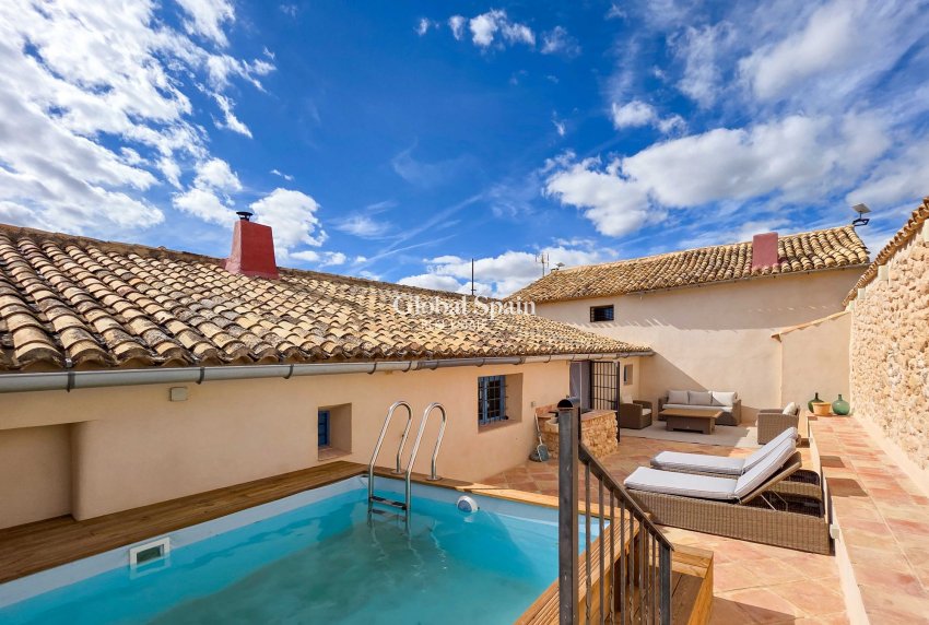 Wederverkoop - HUIS -
LA ALBERQUILLA - La Alberquilla