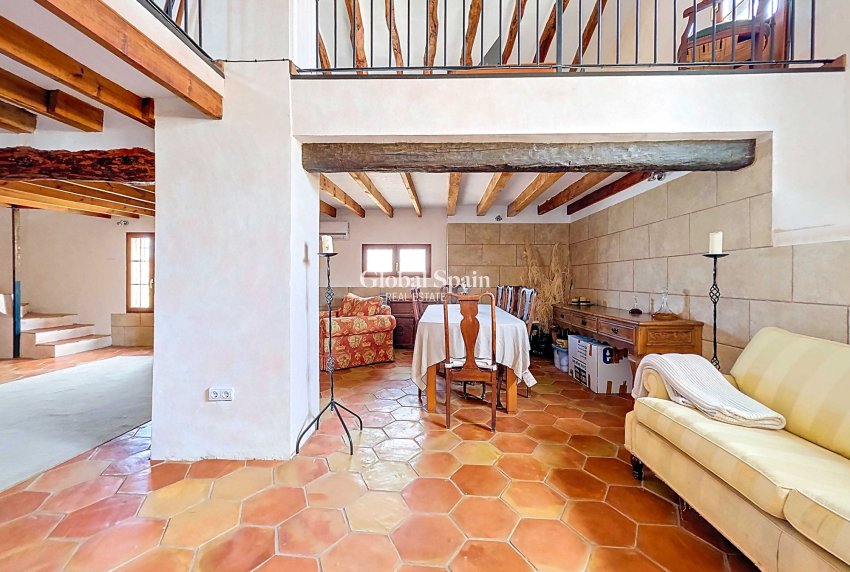 Wederverkoop - HUIS -
LA ALBERQUILLA - La Alberquilla