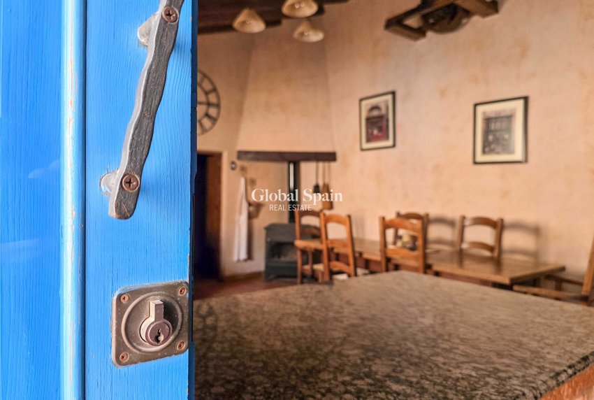 Wederverkoop - HUIS -
LA ALBERQUILLA - La Alberquilla