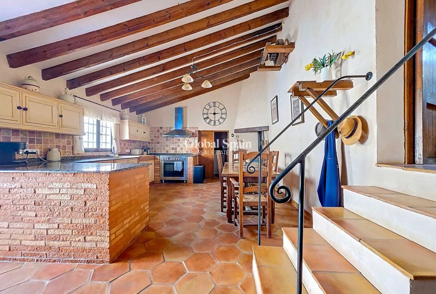 Wederverkoop - HUIS -
LA ALBERQUILLA - La Alberquilla