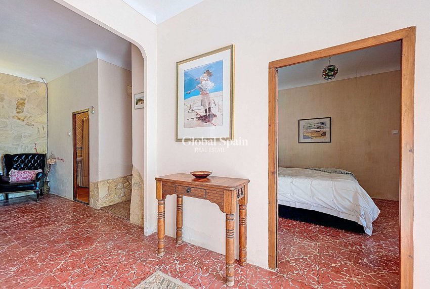 Wederverkoop - HUIS -
LA ALBERQUILLA - La Alberquilla