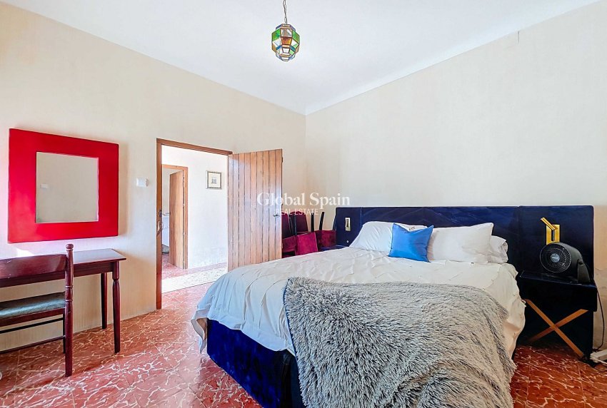 Wederverkoop - HUIS -
LA ALBERQUILLA - La Alberquilla