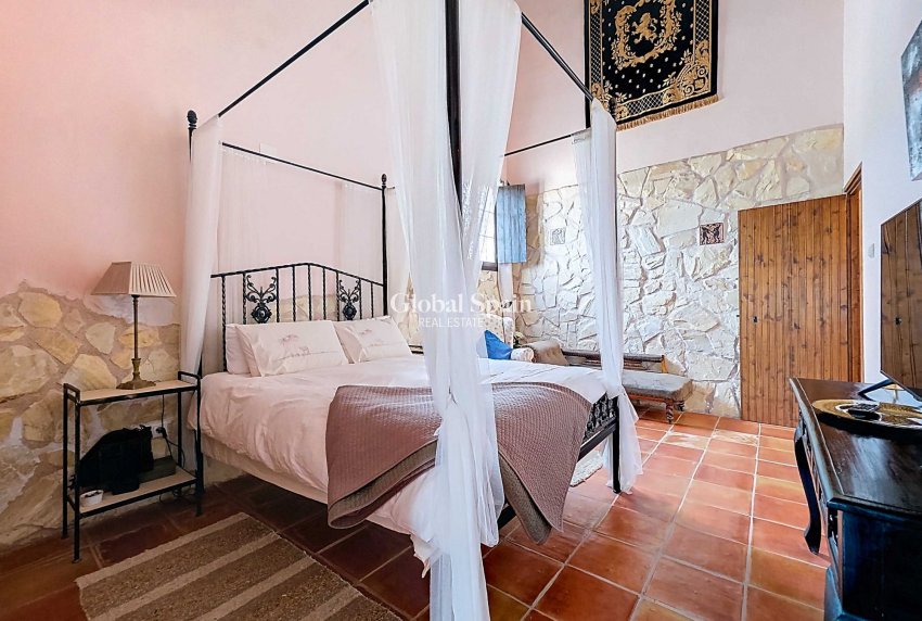 Wederverkoop - HUIS -
LA ALBERQUILLA - La Alberquilla